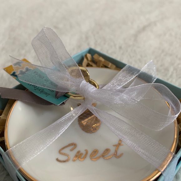 Gift Bundle: Plush Poncho, Prayer Box, Journal... - Picture 4 of 13